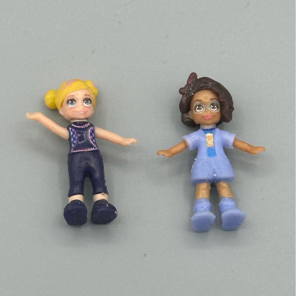 Lot of 2 Polly Pocket dolls about 1” tall